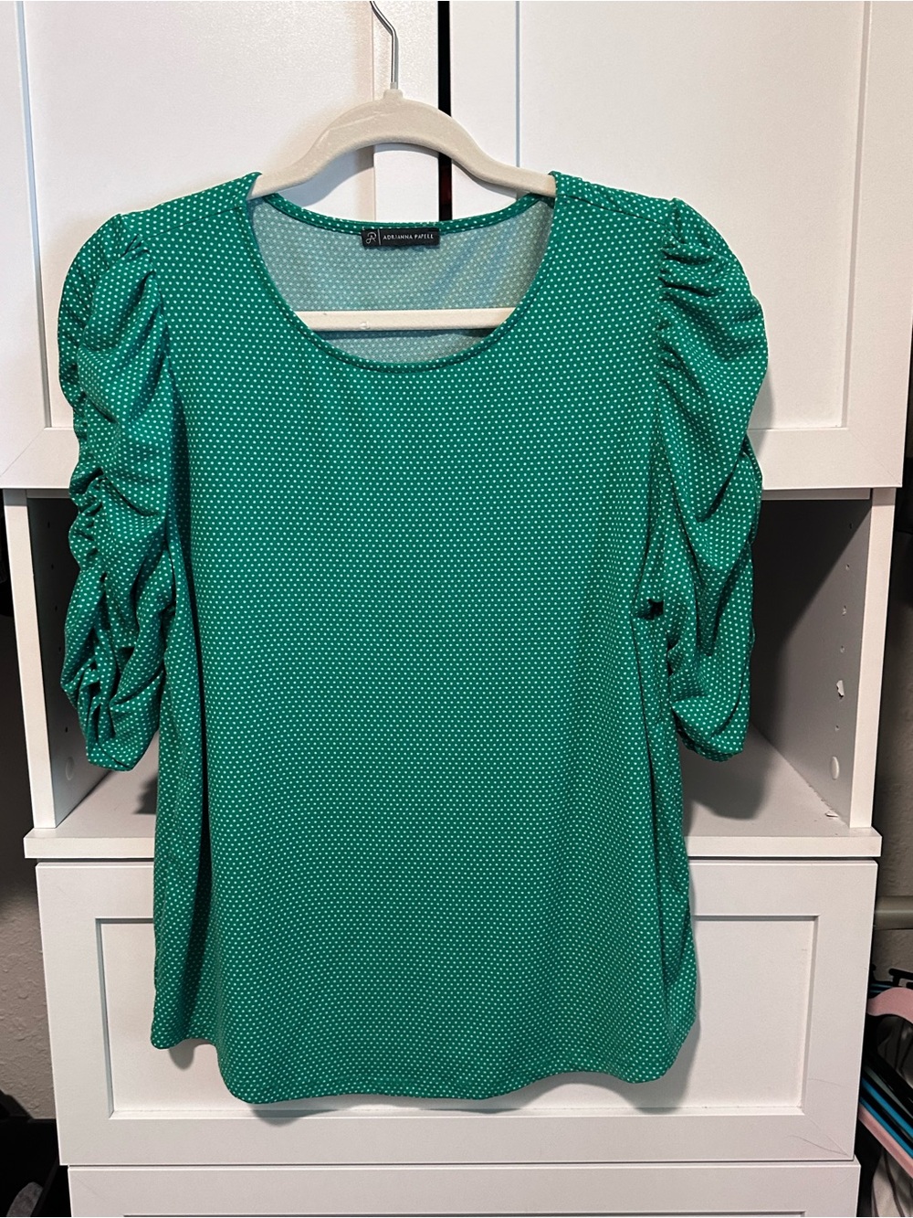 Adrianna Papell Green Polka Dot Ruched Sleeve Blouse Size Medium